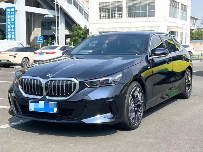 BMW 5 Series 2025 Model Facelift 530Li Exclusive Model M Sports Set – фото 1