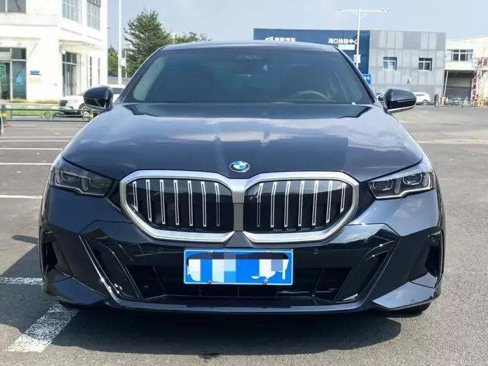 BMW 5 Series 2025 Model Facelift 530Li Exclusive Model M Sports Set – фото 2