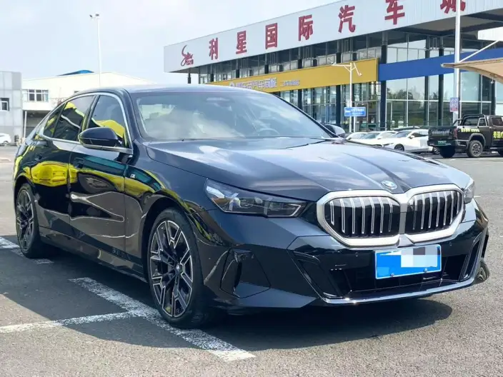 BMW 5 Series 2025 Model Facelift 530Li Exclusive Model M Sports Set – фото 3