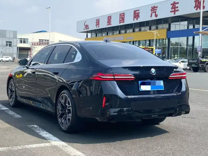 BMW 5 Series 2025 Model Facelift 530Li Exclusive Model M Sports Set – фото 4