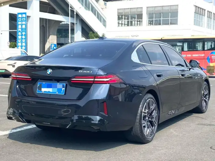 BMW 5 Series 2025 Model Facelift 530Li Exclusive Model M Sports Set – фото 6