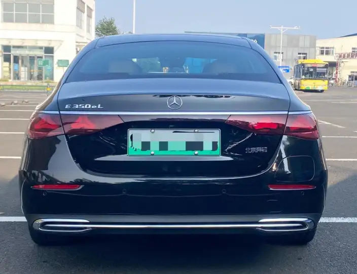 Mercedes-Benz E-Class PHEV 2024 Model E 350 e L sedan – фото 5
