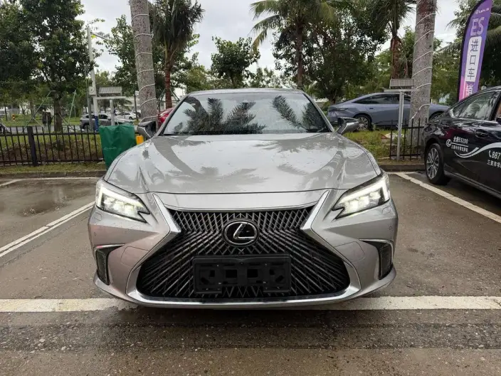 Lexus ES 2025 Model 300h Premium – фото 2
