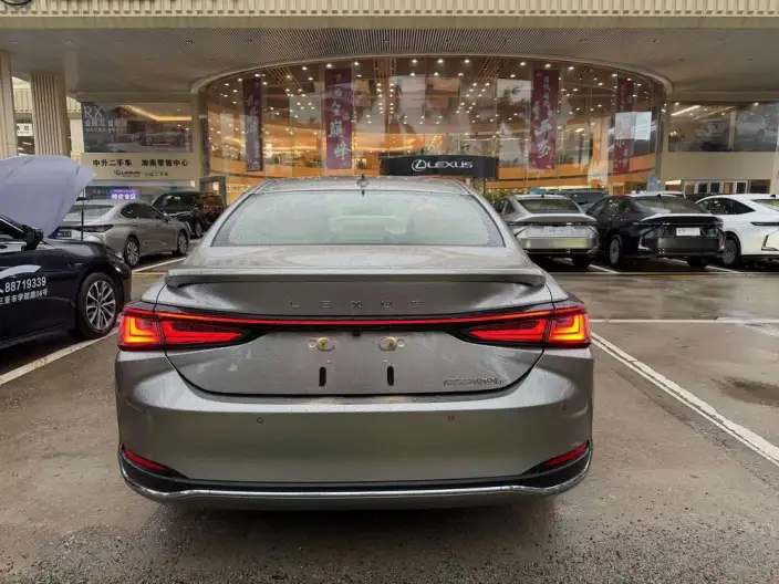 Lexus ES 2025 Model 300h Premium – фото 3