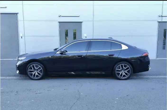 BMW i5 2024 Model eDrive35L Exclusive Model M Sports Set – фото 3