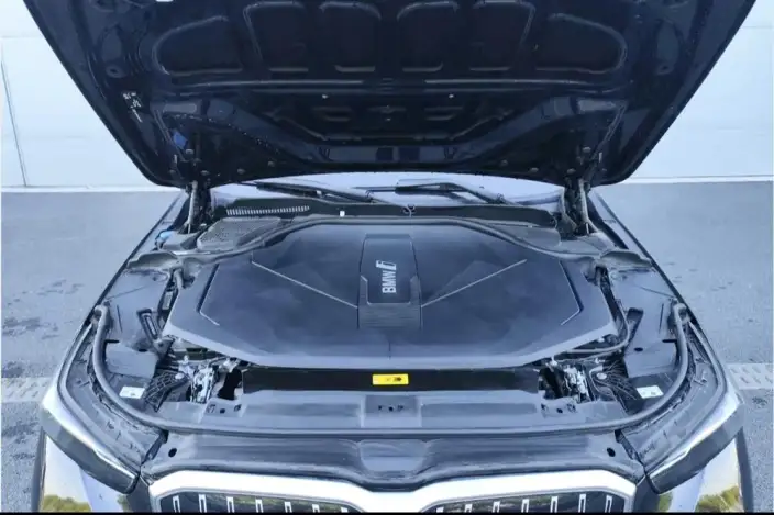 BMW i5 2024 Model eDrive35L Exclusive Model M Sports Set – фото 5