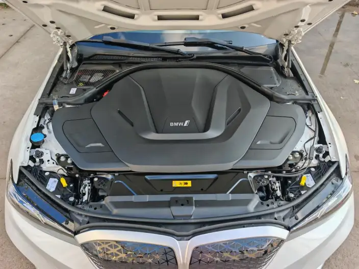 BMW i3 2026 Model Facelift eDrive35L – фото 6
