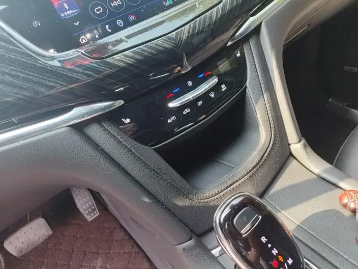 Cadillac XT6 2022 Model 2.0T VI seat 2WD Luxury Model – фото 9