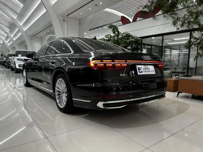 Audi A8 2023 Model A8L 45 TFSI quattro Luxury Model – фото 3
