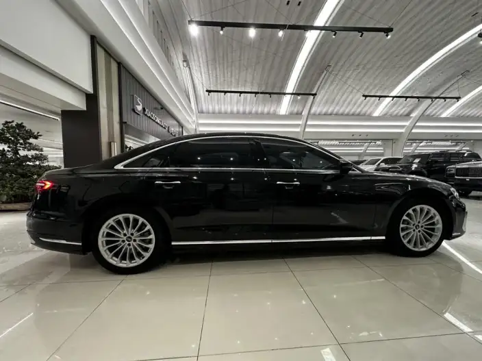 Audi A8 2023 Model A8L 45 TFSI quattro Luxury Model – фото 6