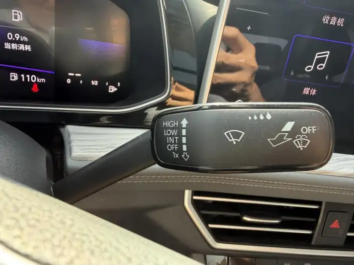 Volkswagen Sagitar 2023 Model 300TSI DSG Beyond Edition – фото 8