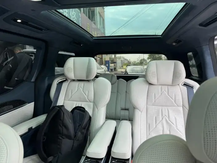 ZEEKR 009 2024 Model VI seat Executive Edition 4WD 108kWh – фото 9