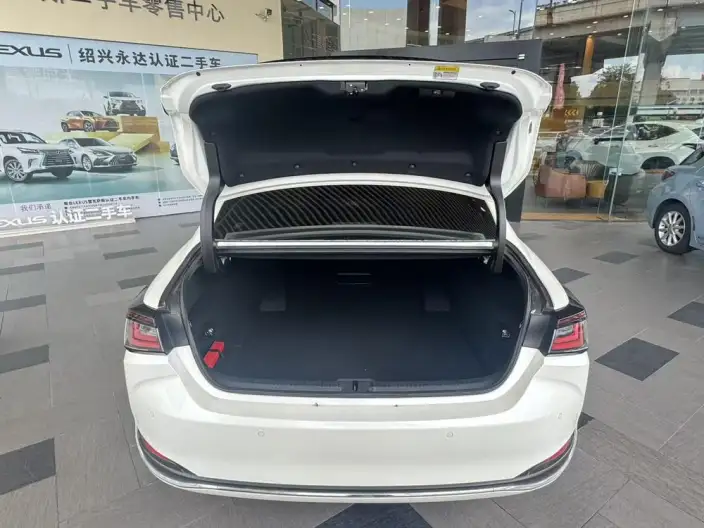Lexus ES 2025 Model 200 Premium – фото 9