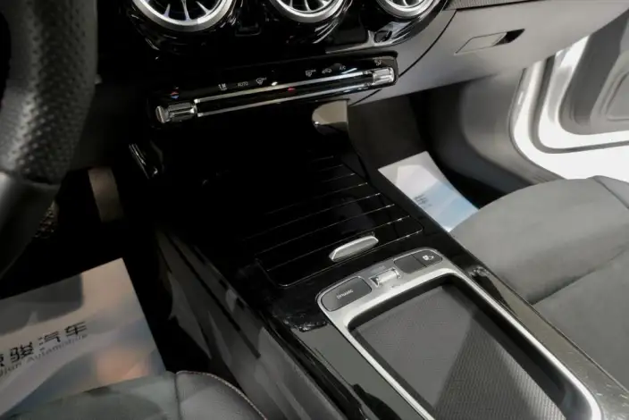 Mercedes-Benz A-class 2025 Model A 200 L Fashion Edition – фото 6