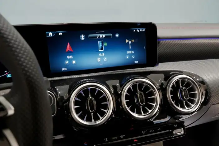 Mercedes-Benz A-class 2025 Model A 200 L Fashion Edition – фото 8