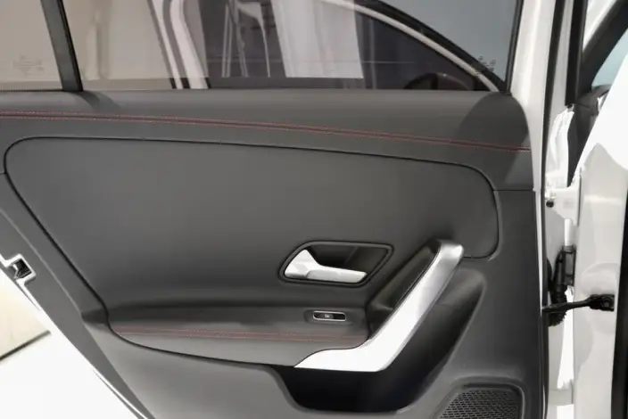 Mercedes-Benz A-class 2025 Model A 200 L Fashion Edition – фото 9