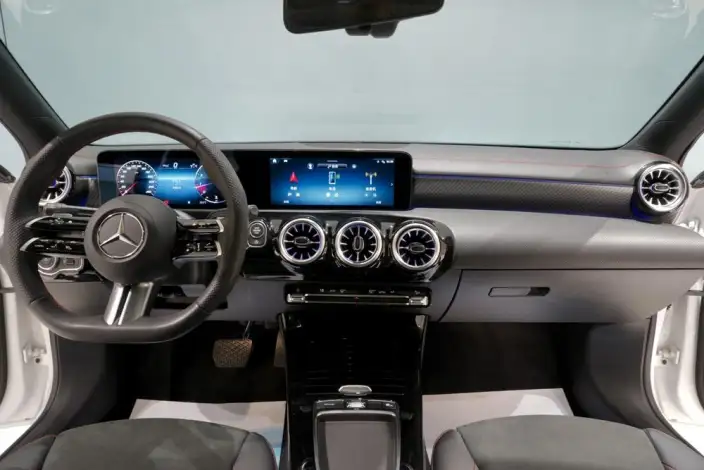 Mercedes-Benz A-class 2025 Model A 200 L Fashion Edition – фото 10