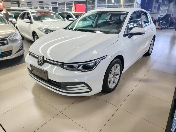 Volkswagen Golf 2023 Model 200TSI DSG