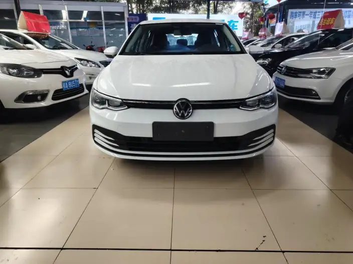 Volkswagen Golf 2023 Model 200TSI DSG