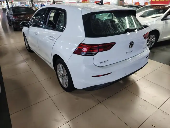 Volkswagen Golf 2023 Model 200TSI DSG