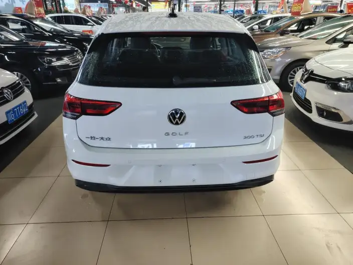 Volkswagen Golf 2023 Model 200TSI DSG