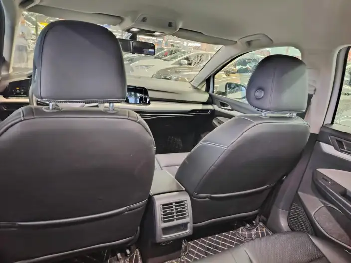 Volkswagen Golf 2023 Model 200TSI DSG – фото 6
