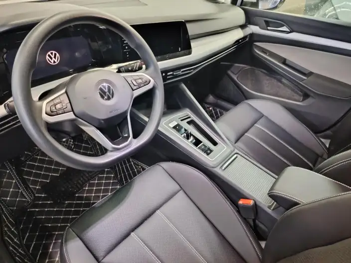Volkswagen Golf 2023 Model 200TSI DSG – фото 7