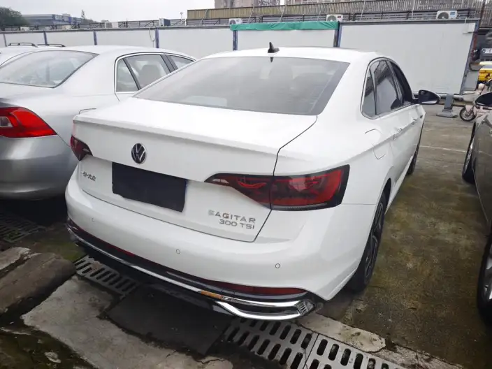 Volkswagen Sagitar 2023 Model 300TSI DSG Superior Edition – фото 5