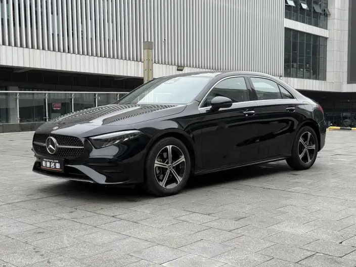 Mercedes-Benz A-class 2024 Model Facelift A 200 L Fashion Edition – фото 1