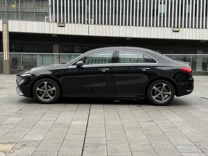Mercedes-Benz A-class 2024 Model Facelift A 200 L Fashion Edition – фото 4