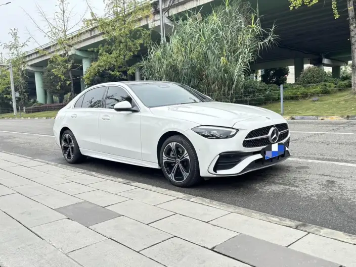 Mercedes-Benz C-Class 2023 Model C 260 L Sports Edition 4MATIC – фото 3