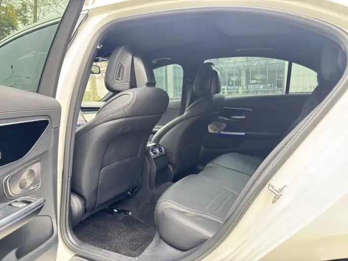 Mercedes-Benz C-Class 2023 Model C 260 L Sports Edition 4MATIC – фото 10