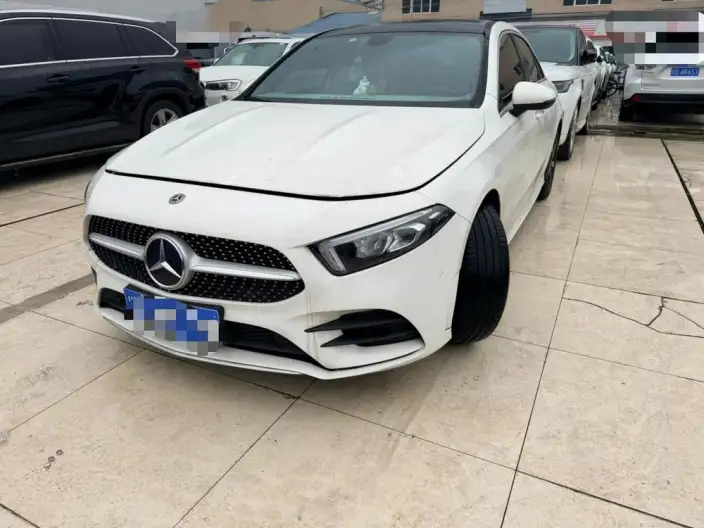 Mercedes-Benz A-class 2023 Model A 200 L Sports sedan Fashion Edition – фото 1