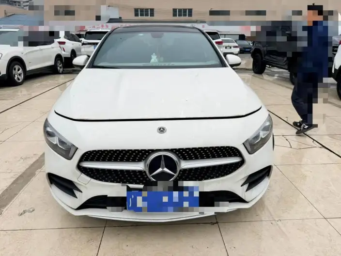 Mercedes-Benz A-class 2023 Model A 200 L Sports sedan Fashion Edition – фото 2