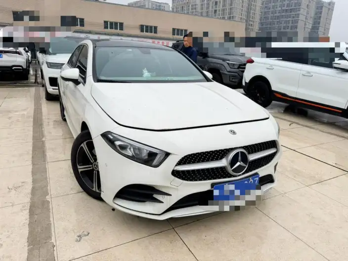 Mercedes-Benz A-class 2023 Model A 200 L Sports sedan Fashion Edition – фото 3