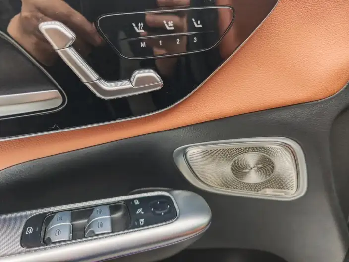 Mercedes-Benz GLC 2023 Model GLC 300 L 4MATIC Luxury Model 7 seat – фото 9