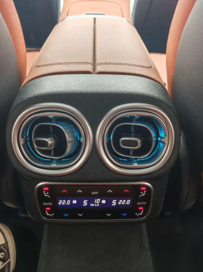Mercedes-Benz GLC 2023 Model GLC 300 L 4MATIC Luxury Model 7 seat – фото 10