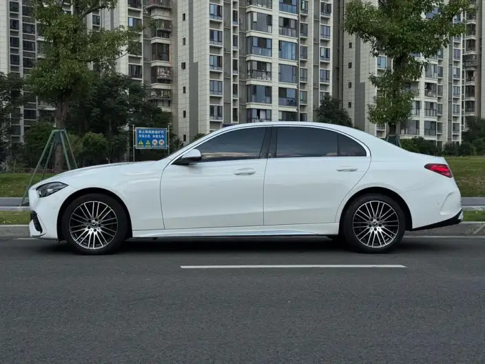 Mercedes-Benz C-Class 2024 Model C 200 L Sports Edition – фото 4