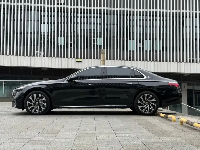 Mercedes-Benz E-Class 2024 Model E 300 L Luxury Model sedan – фото 2