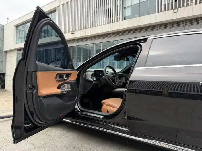 Mercedes-Benz E-Class 2024 Model E 300 L Luxury Model sedan – фото 7