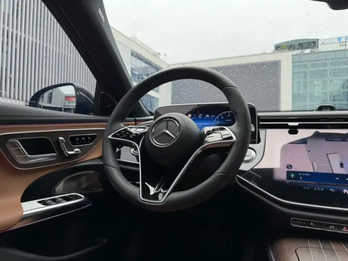 Mercedes-Benz E-Class 2024 Model E 300 L Luxury Model sedan – фото 10