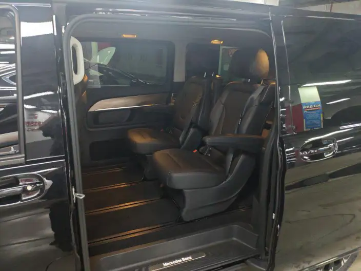 Mercedes-Benz V-Class 2024 Model V 300 Pilot Edition – фото 9