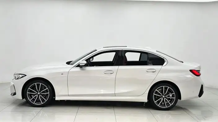 BMW 3 Series 2026 Model 325i M Sports Set – фото 4