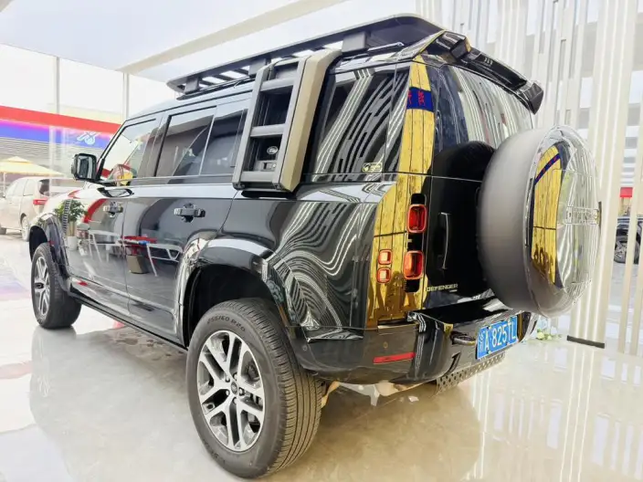 Land Rover Defender 2023 Model 110 3.0T P400 X-Dynamic HSE