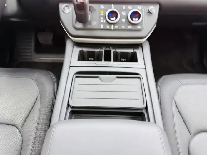 Land Rover Defender 2023 Model 110 3.0T P400 X-Dynamic HSE – фото 10