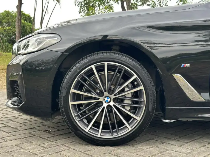 BMW 5 Series 2023 Model 530Li Leading Model M Sports Set – фото 8