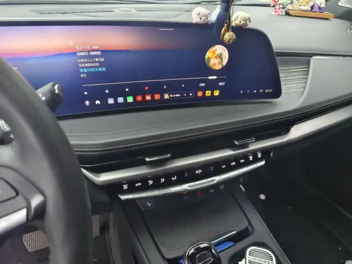 Cadillac XT4 2024 Model 28T 2WD Luxury Model – фото 8