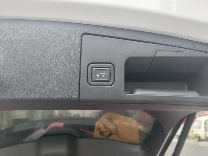 Cadillac XT4 2024 Model 28T 2WD Luxury Model – фото 9