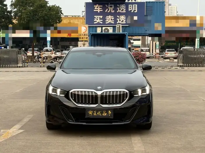 BMW 5 Series 2025 Model 525Li M Sports Set – фото 2