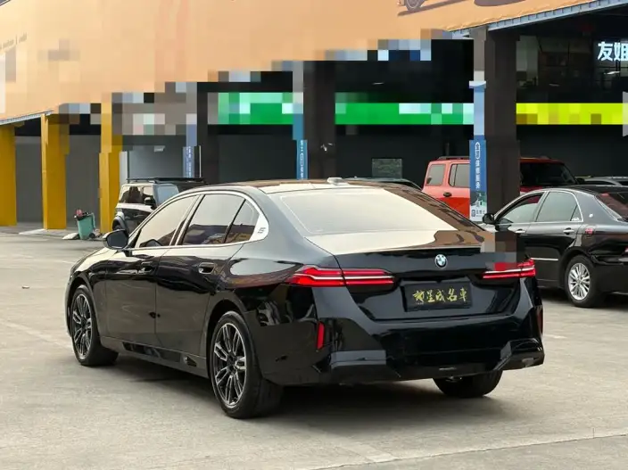 BMW 5 Series 2025 Model 525Li M Sports Set – фото 4